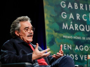 Uno de los hijos de Gabriel García Márquez en la presentación del libro póstumo del escritor
