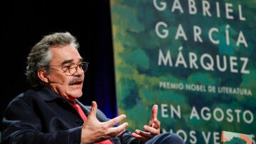 Uno de los hijos de Gabriel García Márquez en la presentación del libro póstumo del escritor