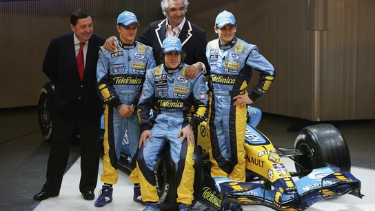Fernando Alonso, acompañado por Heikki Kovalainen y Giancarlo Fisichella Fernando Alonso, acompañado por Heikki Kovalainen y Giancarlo Fisichella