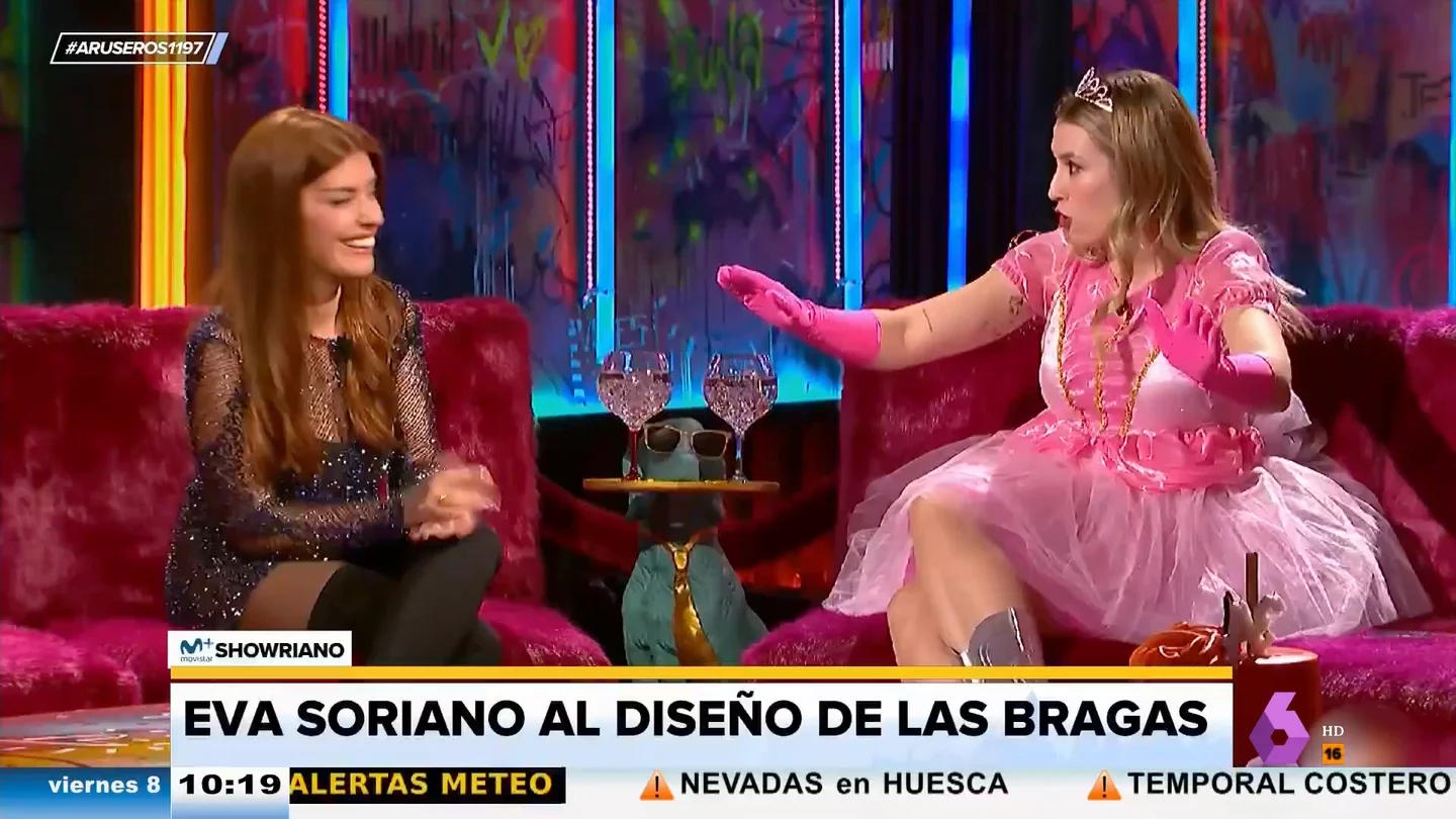 El viral de Eva Soriano y Dulceida sobre el diseño de las bragas: "A veces digo, 'se me salió el toto otra vez'" El viral de Eva Soriano y Dulceida sobre el diseño de las bragas: "A veces digo, 'se me salió el toto otra vez'"