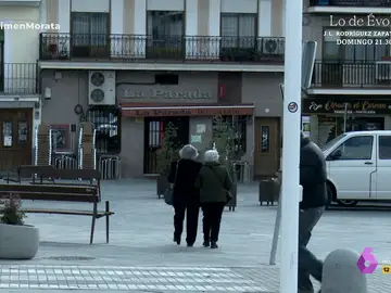 Imagen de dos mujeres mayores paseando