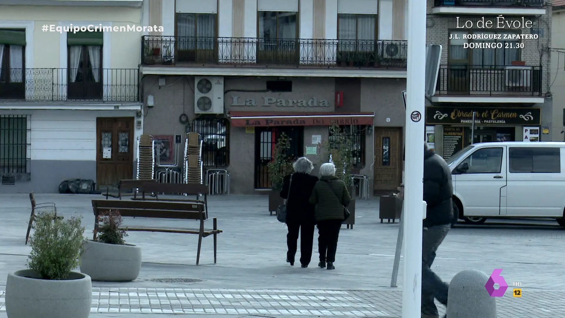 Imagen de dos mujeres mayores paseando