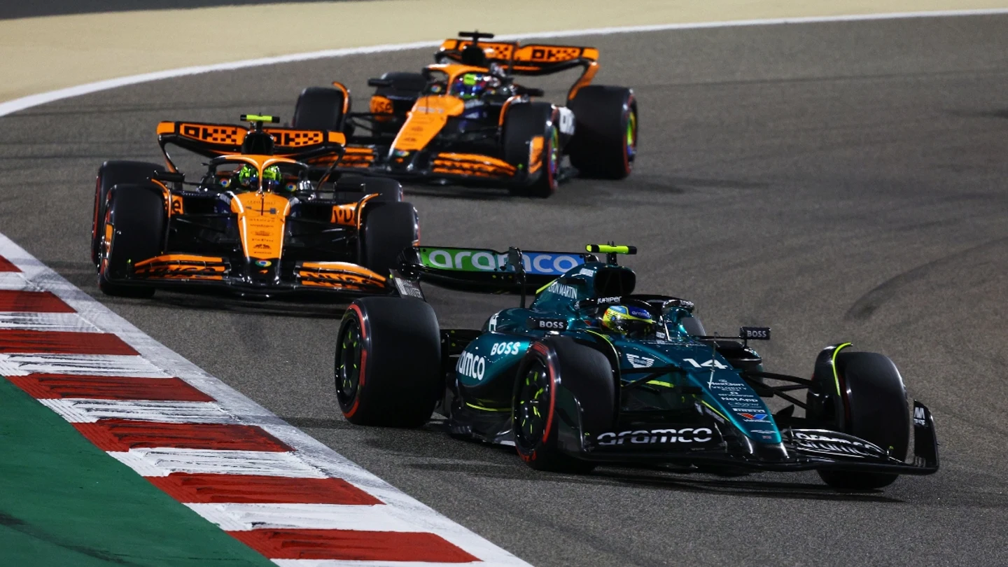Fernando Alonso, por delante de los McLaren Fernando Alonso, por delante de los McLaren