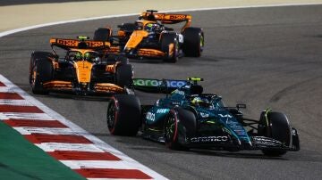 Fernando Alonso, por delante de los McLaren