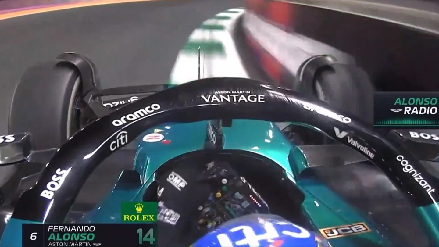 Fernando Alonso, rozando el muro en Jeddah Fernando Alonso, rozando el muro en Jeddah