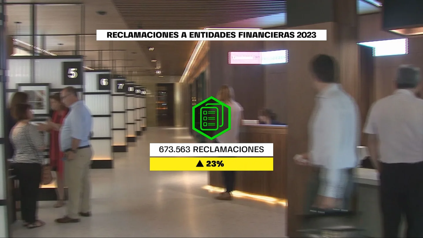 Los españoles, indignados con los bancos: suben un 23% las reclamaciones a las entidades Los españoles, indignados con los bancos: suben un 23% las reclamaciones a las entidades
