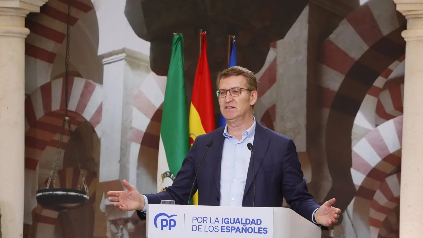 Feijóo augura la caída del Gobierno por "mentira y corrupción": "Pero no vamos a dejar caer a este país con él" Feijóo augura la caída del Gobierno por "mentira y corrupción": "Pero no vamos a dejar caer a este país con él"