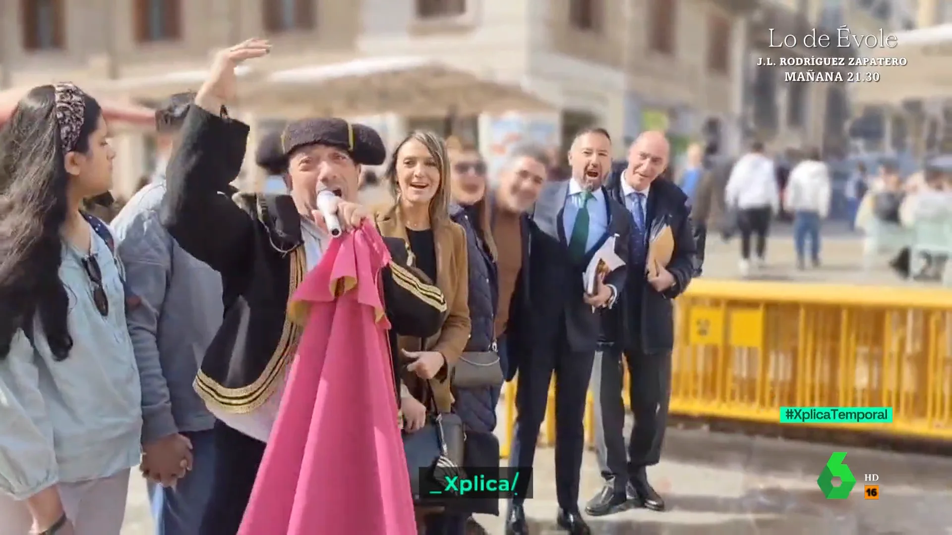 Concejales de Vox del ayuntamiento de Valencia celebrando