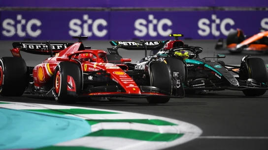 Oliver Bearman y Lewis Hamilton Oliver Bearman y Lewis Hamilton