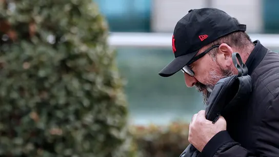 Koldo García, exasesor del exministro socialista José Luis Ábalos, a la salida de la Audiencia Nacional. Koldo García, exasesor del exministro socialista José Luis Ábalos, a la salida de la Audiencia Nacional.
