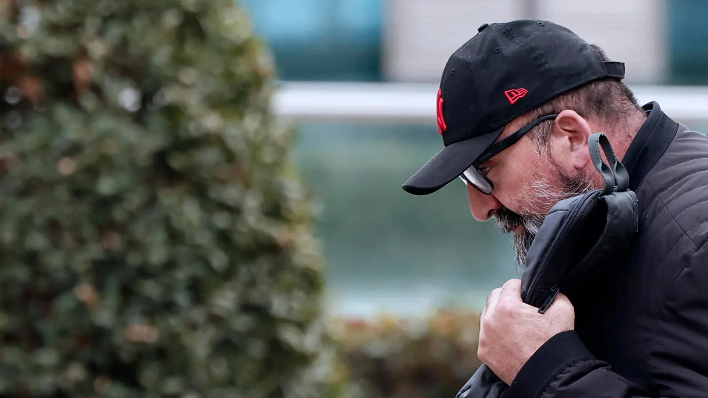 Koldo García, exasesor del exministro socialista José Luis Ábalos, a la salida de la Audiencia Nacional. Koldo García, exasesor del exministro socialista José Luis Ábalos, a la salida de la Audiencia Nacional.