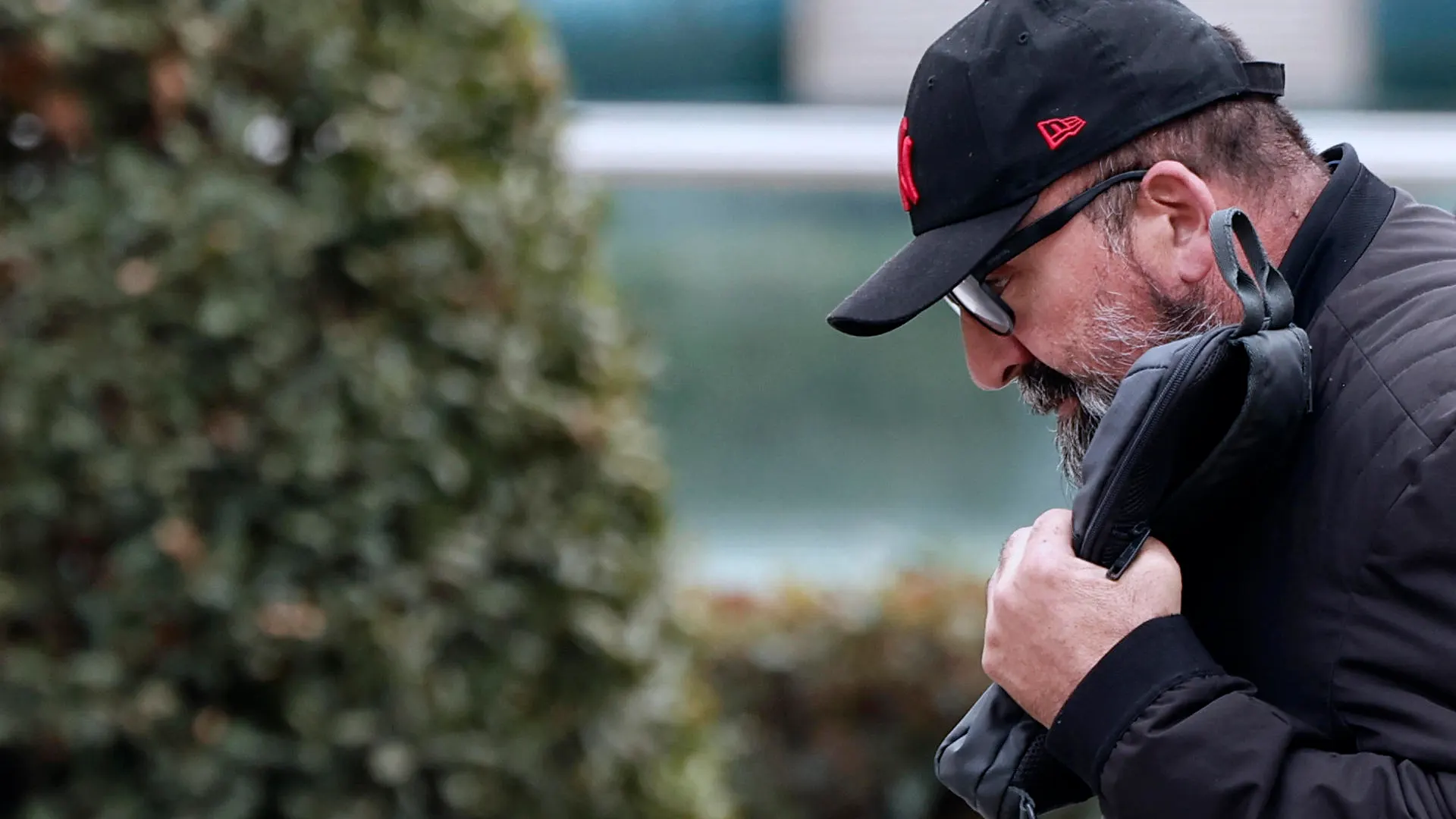 Koldo García, exasesor del exministro socialista José Luis Ábalos, a la salida de la Audiencia Nacional. Koldo García, exasesor del exministro socialista José Luis Ábalos, a la salida de la Audiencia Nacional.