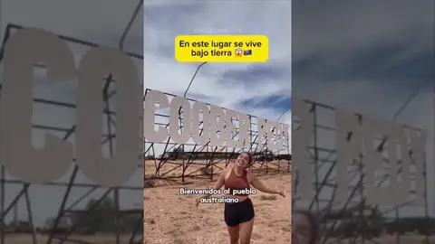 Una joven muestra en tiktok el pueblo australiano donde la gente vive bajo tierra: "¿Podrías vivir así?" Una joven muestra en tiktok el pueblo australiano donde la gente vive bajo tierra: "¿Podrías vivir así?"