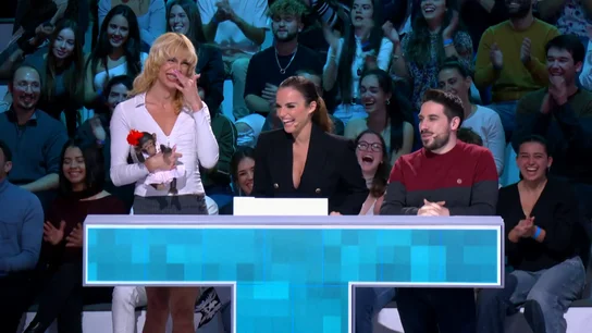 La divertida reacción del actor Manuel Huedo al ver que Samantha Hudson y Melody son más altas que él La divertida reacción del actor Manuel Huedo al ver que Samantha Hudson y Melody son más altas que él