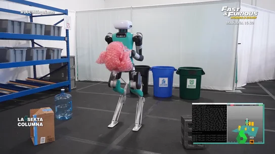 ¿La inteligencia artificial nos va a quitar el trabajo? Un experto asegura que "profesiones van a desaparecer y aparecerán otras" Un experto defiende en este vídeo que "hay que tranquilizar a la población con la renta básica universal para que pueda dedicarse a lo que le guste, con la seguridad de que no tendrá dificultades para alimentar a su familia".