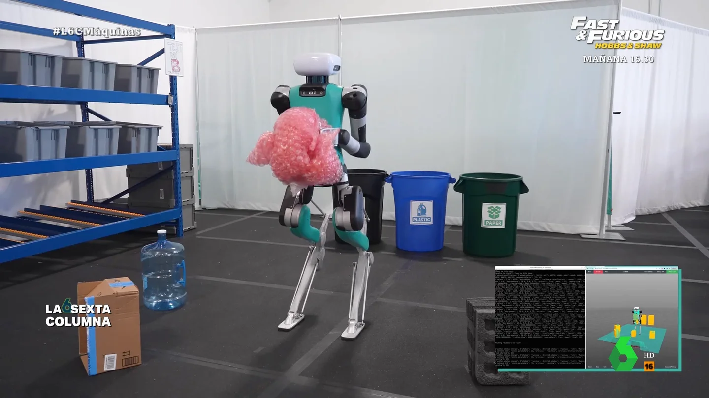 ¿La inteligencia artificial nos va a quitar el trabajo? Un experto asegura que "profesiones van a desaparecer y aparecerán otras" Un experto defiende en este vídeo que "hay que tranquilizar a la población con la renta básica universal para que pueda dedicarse a lo que le guste, con la seguridad de que no tendrá dificultades para alimentar a su familia".
