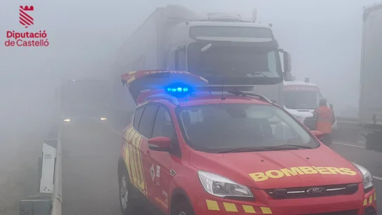 La niebla provoca en Castellón un choque múltiple con 40 vehículos y varios heridos, en la zona de la AP-7 La niebla provoca en Castellón un choque múltiple con 40 vehículos y varios heridos, en la zona de la AP-7
