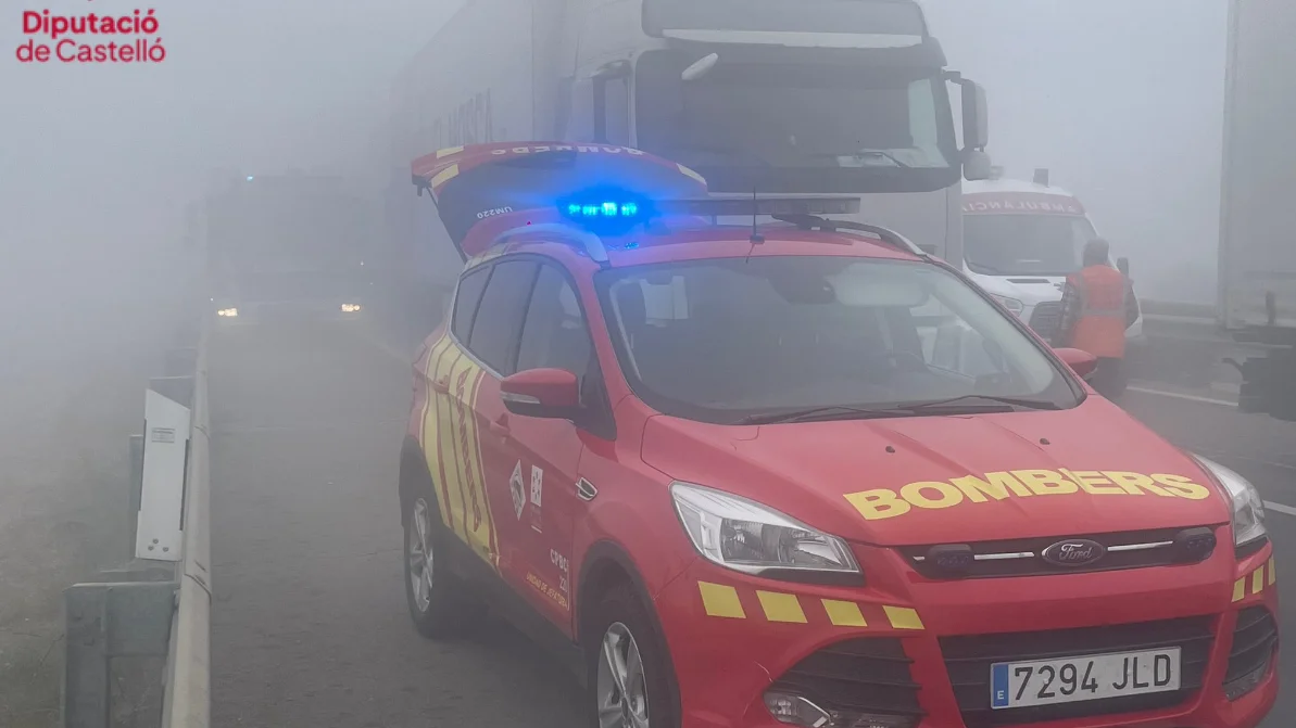 La niebla provoca en Castellón un choque múltiple con 40 vehículos y varios heridos, en la zona de la AP-7 