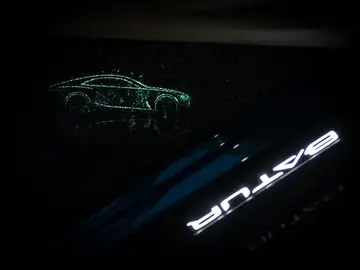 Proyección luces Bentley Batur  Proyección luces Bentley Batur