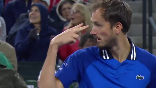 Una más de Medvedev: el 'amenazante' gesto del ruso en Indian Wells Una más de Medvedev: el 'amenazante' gesto del ruso en Indian Wells