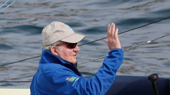 El rey emérito Juan Carlos I navega en aguas de Sanxenxo El rey emérito Juan Carlos I navega en aguas de Sanxenxo