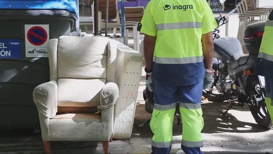 Un sillón en la calle Un sillón en la calle