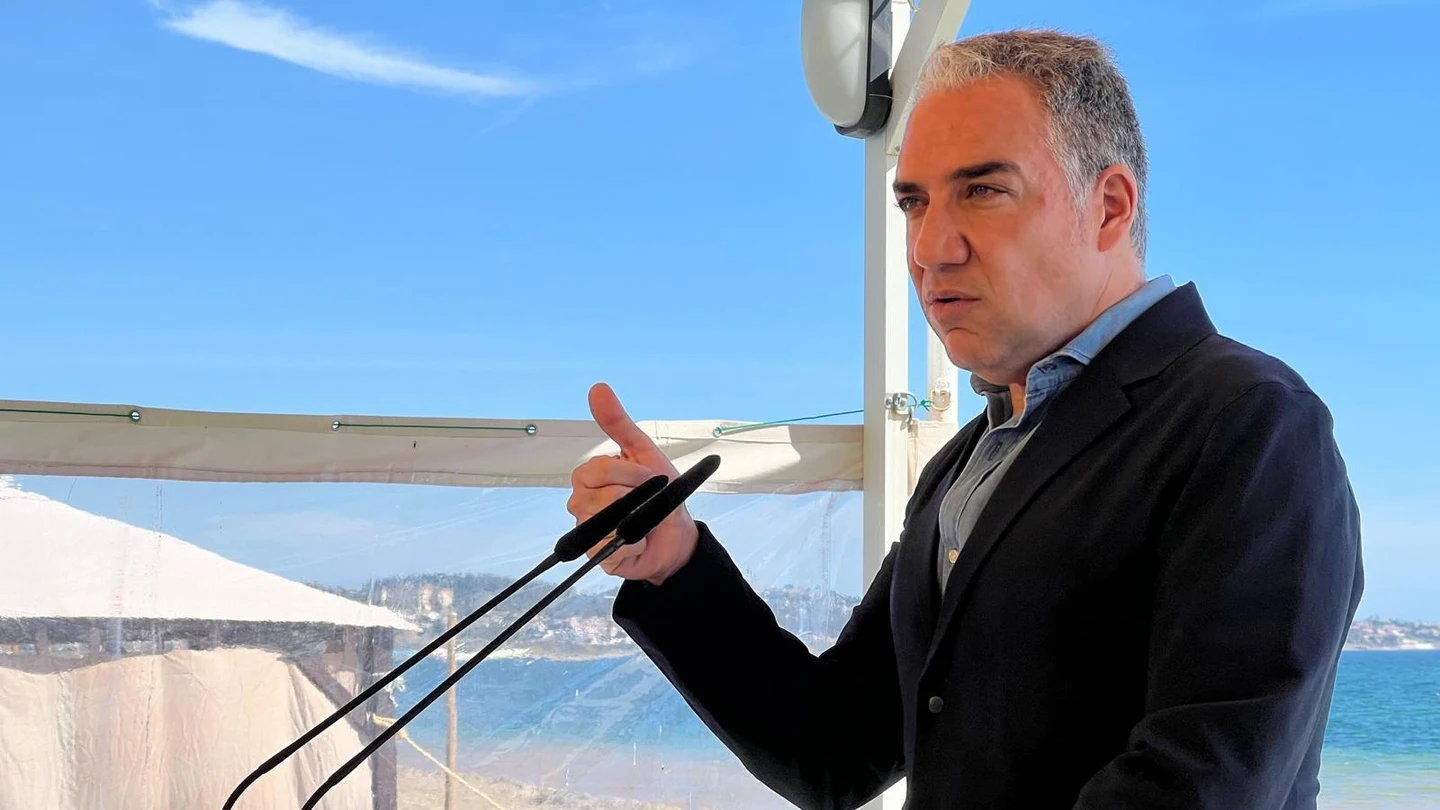 El vicesecretario de Coordinación Autonómica y Local y Análisis Electoral del PP, Elías Bendodo, en un acto en Mijas El PP ampliará la denuncia contra Sánchez en la Oficina de Conflicto de Intereses por los negocios de su mujer