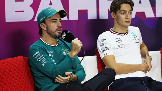 Fernando Alonso, junto a George Russell Fernando Alonso, junto a George Russell