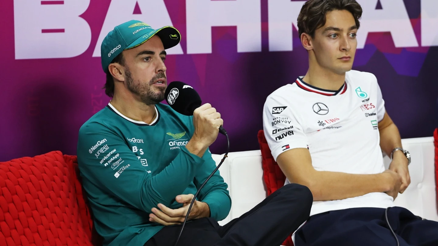 Fernando Alonso, junto a George Russell Fernando Alonso, junto a George Russell