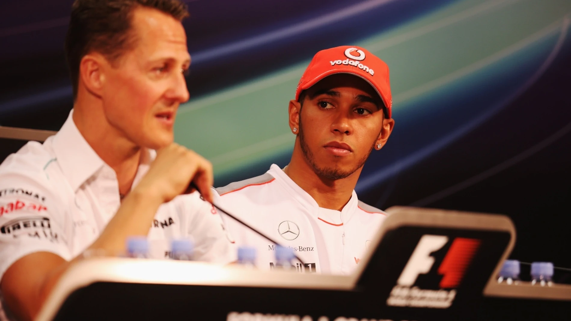 Michael Schumacher, con Lewis Hamilton