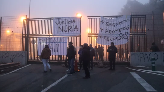 Trabajadores en las puertas de la cárcel de Mas d'Enric Trabajadores en las puertas de la cárcel de Mas d'Enric