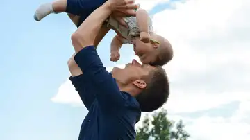 Un papá con su pequeño