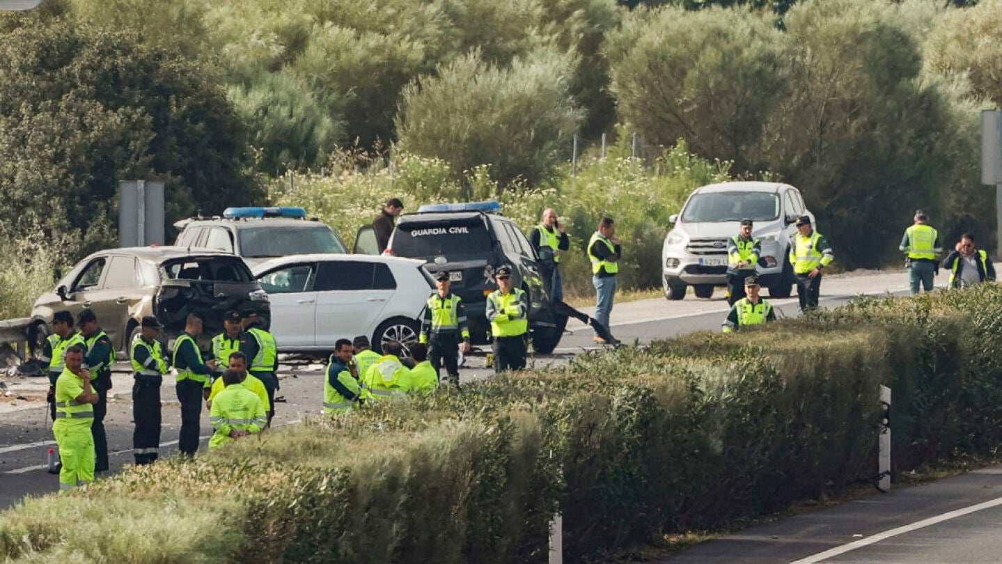 El accidente de Los Palacios deja entre sus v&iacute;ctimas dos fallecidos y tres heridos del GAR, con sede en Logro&ntilde;o/ EFE/ Jose Manuel Vidal