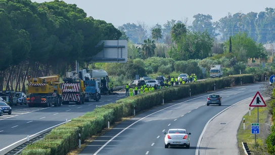 Siniestro en el que un camión ha arrollado un control de la Guardia Civil con varias víctimas mortales Siniestro en el que un camión ha arrollado un control de la Guardia Civil con varias víctimas mortales