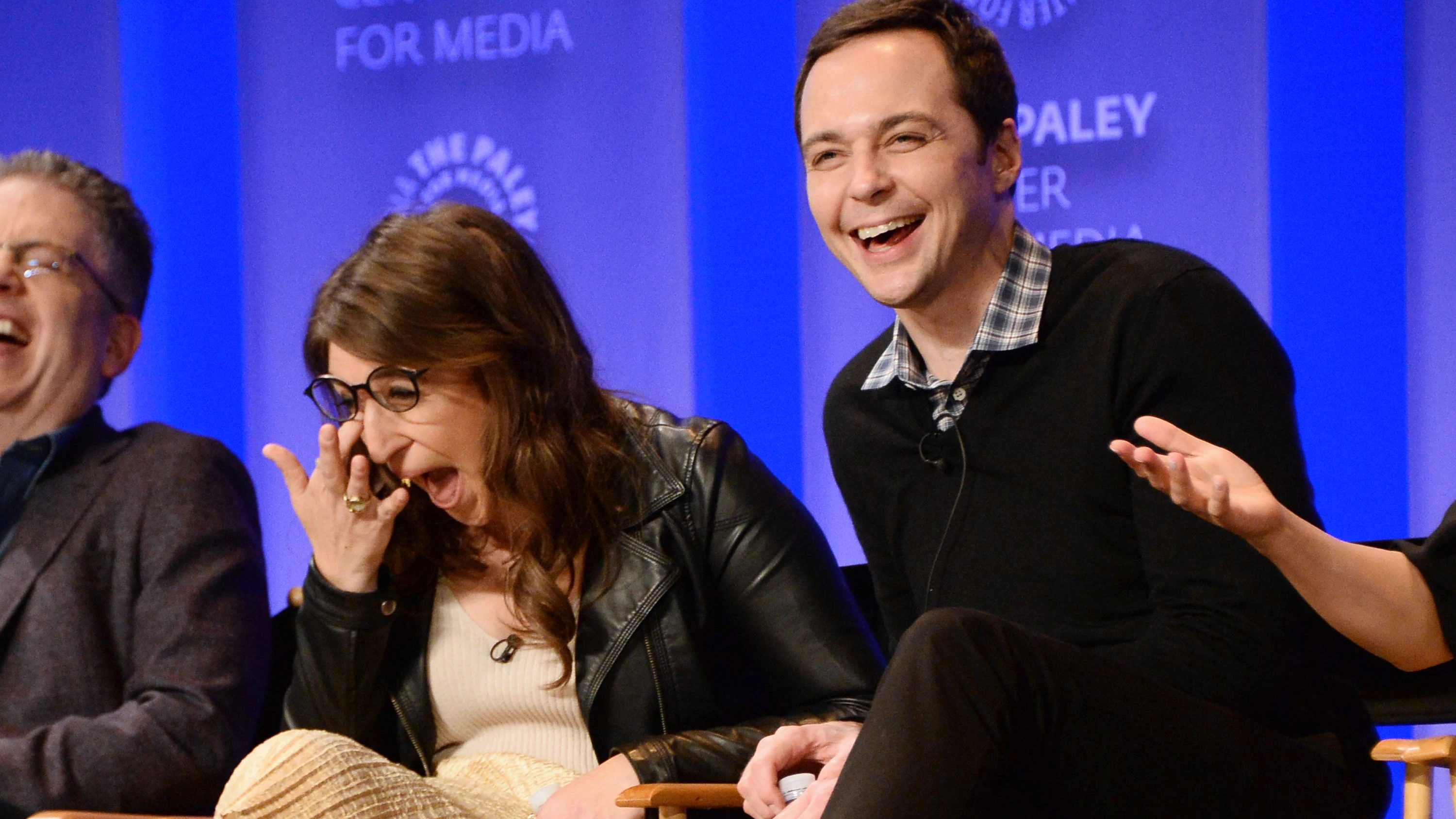 Jim Parsons (Sheldon Cooper) y Mayim Bialik (Amy Farrah Fowler), en Hollywood en 2016