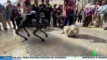 El perro robot, un nuevo "agente" de policía por las calles de Málaga