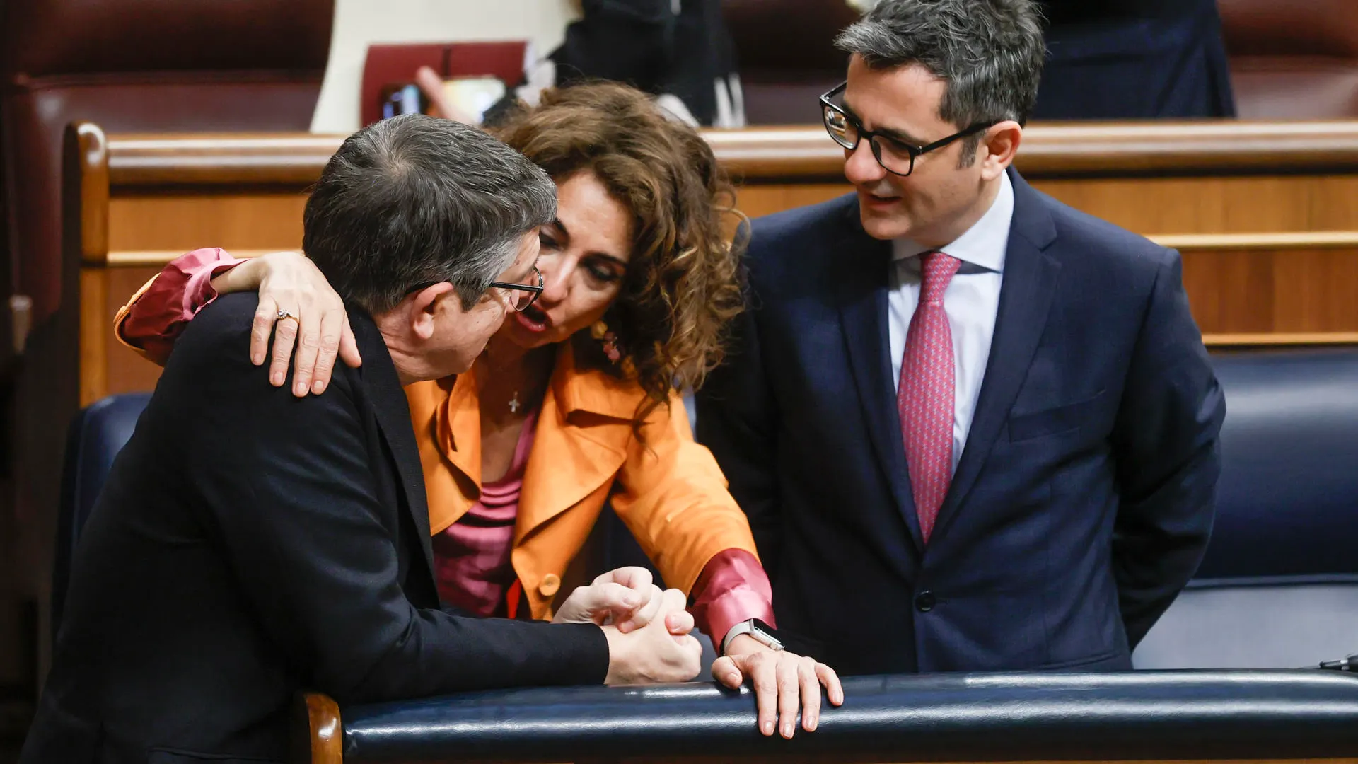 Montero y Bolaños conversan con el portavoz del partido en el Congreso Patxi López