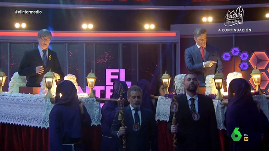 El Intermedio celebra un hecho histórico en su Semana Santa: el encuentro de las cofradías de 'San Puigdemont' y 'Santo Pedro Sánchez' El Intermedio celebra un hecho histórico en su Semana Santa: el encuentro de las cofradías de 'San Puigdemont' y 'Santo Pedro Sánchez'