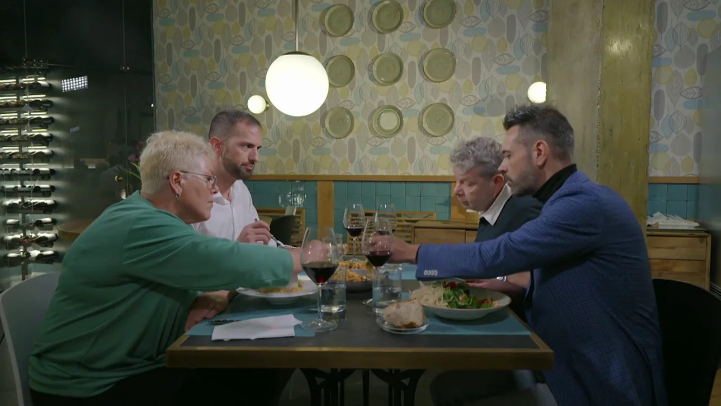 Chicote pilla a la cocinera del Olrey tras criticar el picadillo del TaraMBana: "¿Lo sabes porque tú también lo compras?" Chicote pilla a la cocinera del Olrey tras criticar el picadillo del TaraMBana: "¿Lo sabes porque tú también lo compras?"