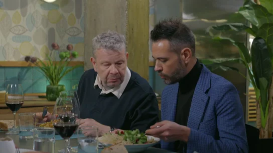 La reacción del gerente del TaraMBana al decirle que su ensalada no tiene alma: "Tendremos que ir al cementerio a hacerla" La reacción del gerente del TaraMBana al decirle que su ensalada no tiene alma: "Tendremos que ir al cementerio a hacerla"