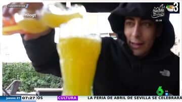 Así reacciona el youtuber Nil Ojeda al comer en los peores restaurantes de Madrid: "Mirad el culo de la Fanta lleno de cosas"