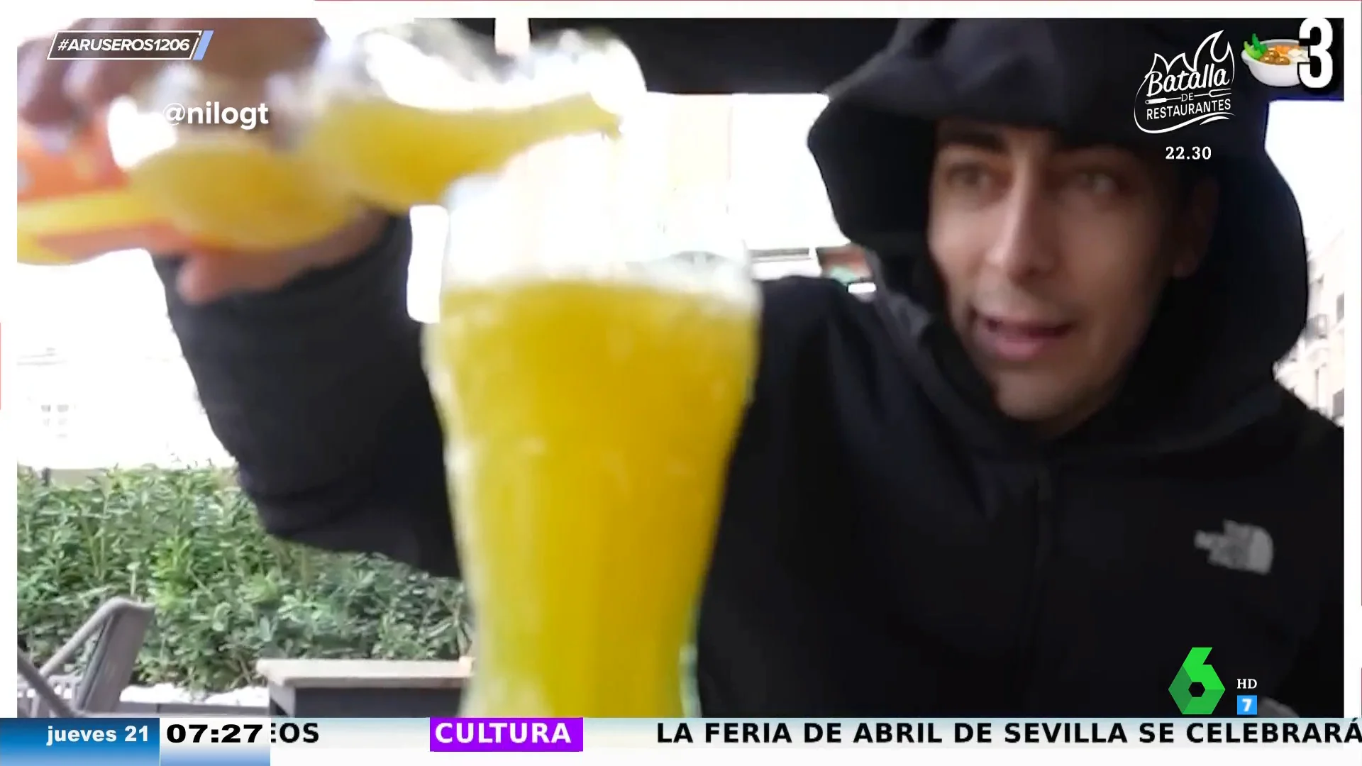 Así reacciona el youtuber Nil Ojeda al comer en los peores restaurantes de Madrid: "Mirad el culo de la Fanta lleno de cosas"