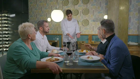 El gerente del TaraMBana sorprende a Alberto Chicote al decirle que va a llorar con sus postres: "Llévate un pañuelo" El gerente del TaraMBana sorprende a Alberto Chicote al decirle que va a llorar con sus postres: "Llévate un pañuelo"