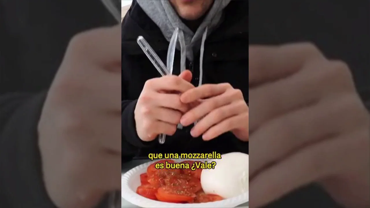 Un experto pizzero muestra en TikTok cómo detectar una buena mozzarella di búfala para que no te engañen Un experto pizzero muestra en TikTok cómo detectar una buena mozzarella di búfala para que no te engañen