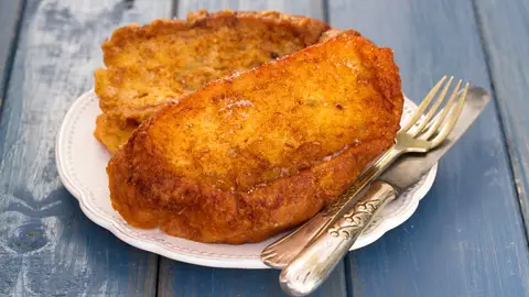 Plato con torrijas Plato con torrijas