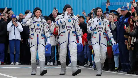 Astronautas que viajarán en la nave Soyuz MS-25 Astronautas que viajarán en la nave Soyuz MS-25