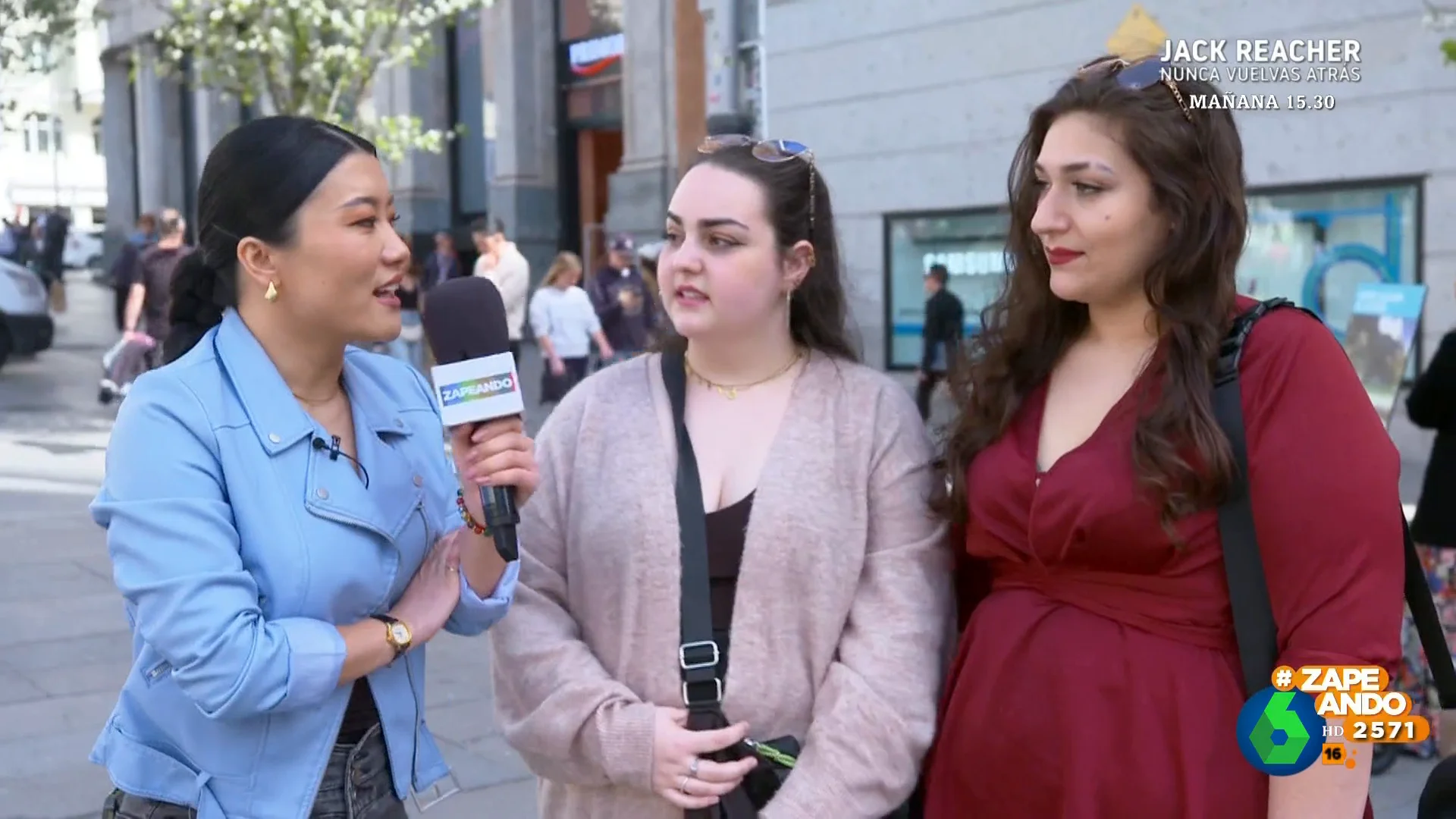 La respuesta de una chica cuando Jiaping le pregunta si sabe inglés: "Mi nivel es 'spanglish' bajísimo"