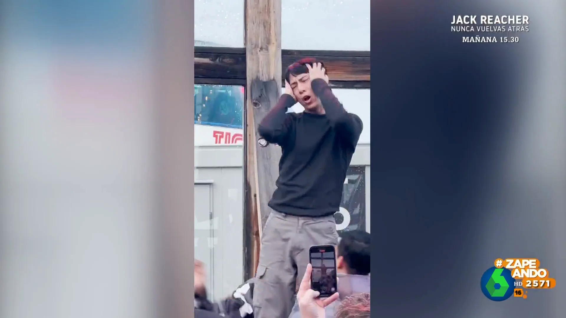 Un joven demuestra qué es tener 'flow' a ritmo de Ariana Grande en una estación de esquí Un joven demuestra qué es tener 'flow' a ritmo de Ariana Grande en una estación de esquí