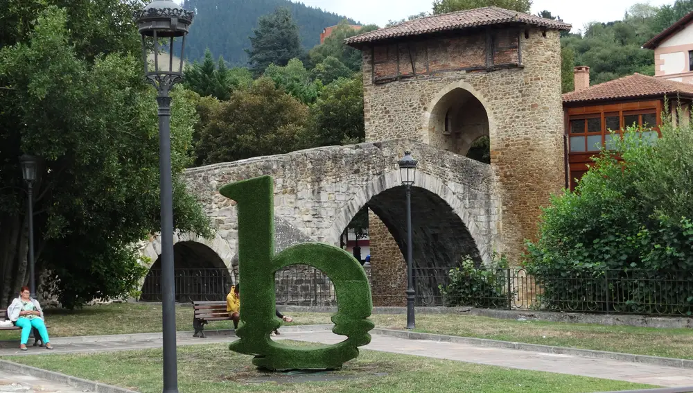 Puente medieval sobre el Cadagua. Balmaseda