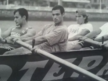 Imanol Pradales, junto a su cuadrilla de remo Imanol Pradales, junto a su cuadrilla de remo